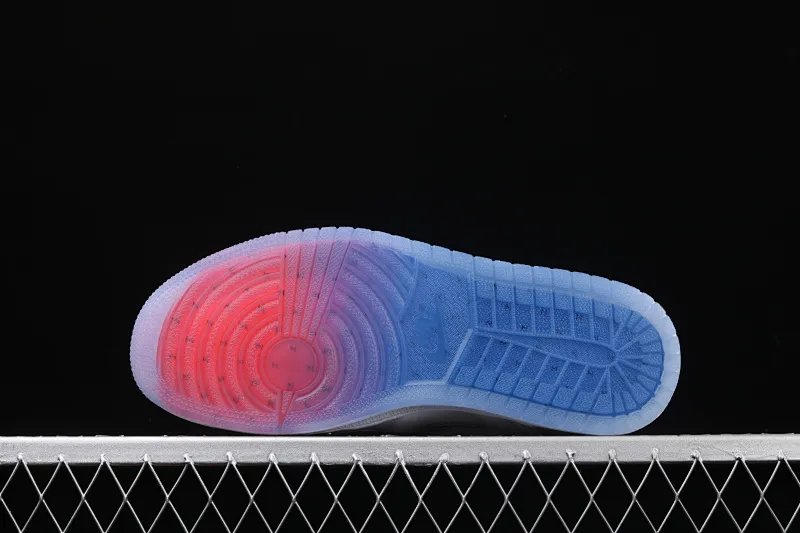 All categories Air Jordan Jordan series basketball shoes Air Jordan 1 High pure original version Air Jordan 1 High Zoom R2T AJ1 Joe 1 white gray blue patent leather gradient crystal bottom CK6637-104
